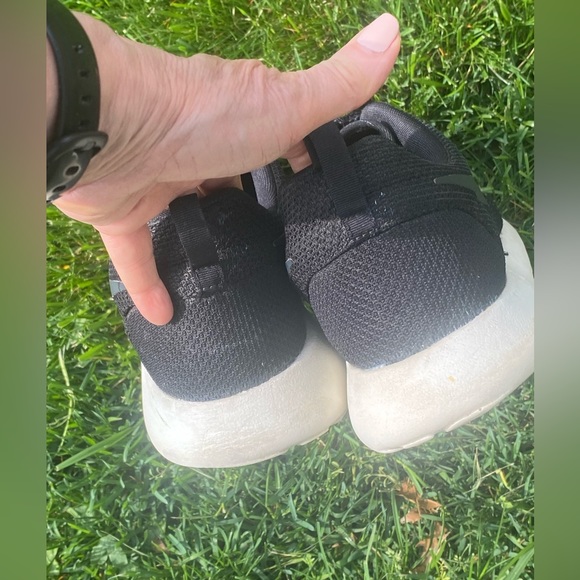 Nike Black/White “Roshe Two” Men’s Sneakers Size 13 - Picture 3 of 8